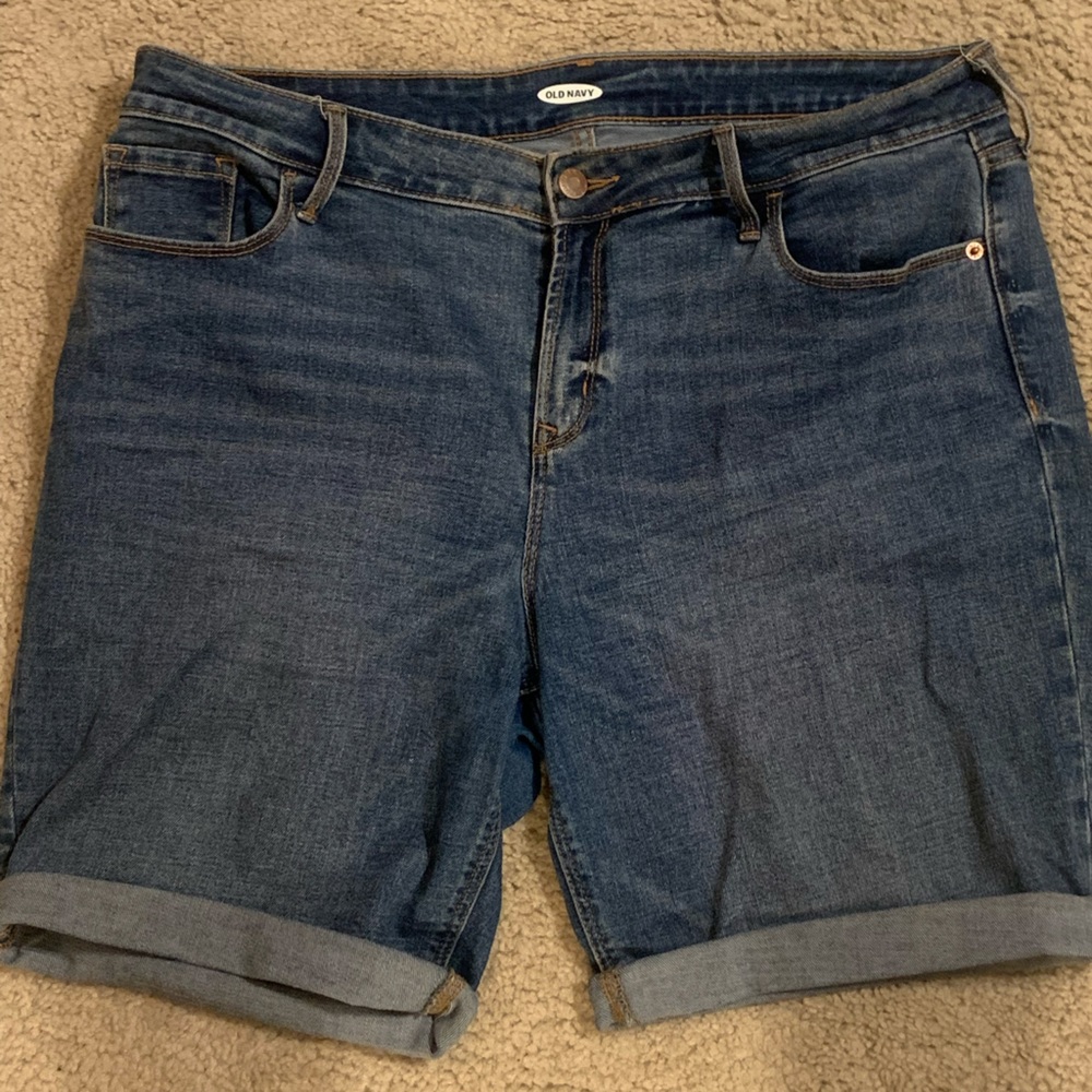 Size 14 Old Navy Denim Shorts, 9” inseam, but can be rolled to be shorter too.